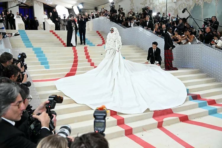 MET Gala 2023: How Rihanna looks in big flowers Valentino dress